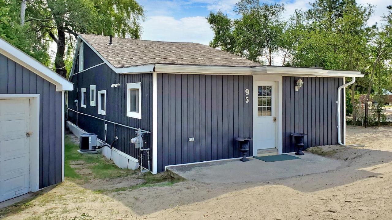 Main Beach River Retreat - Wasaga Beach 1 - Main Strip - 95 Mosley St 외부 사진