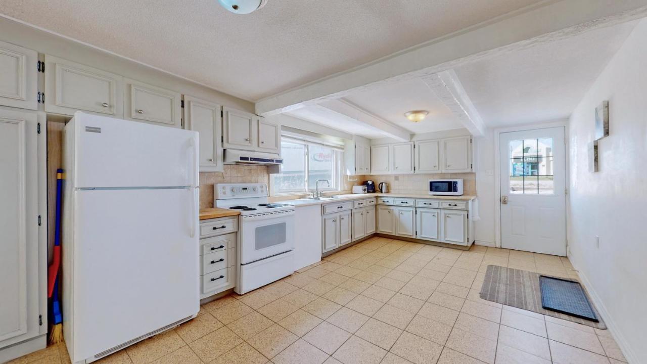 Main Beach River Retreat - Wasaga Beach 1 - Main Strip - 95 Mosley St 외부 사진